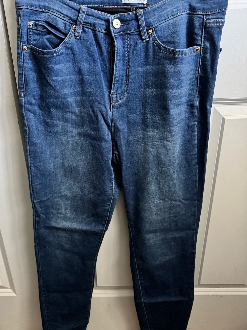 Nicole Miller Women's Slim Straight Jeans in Dark Blue Wash